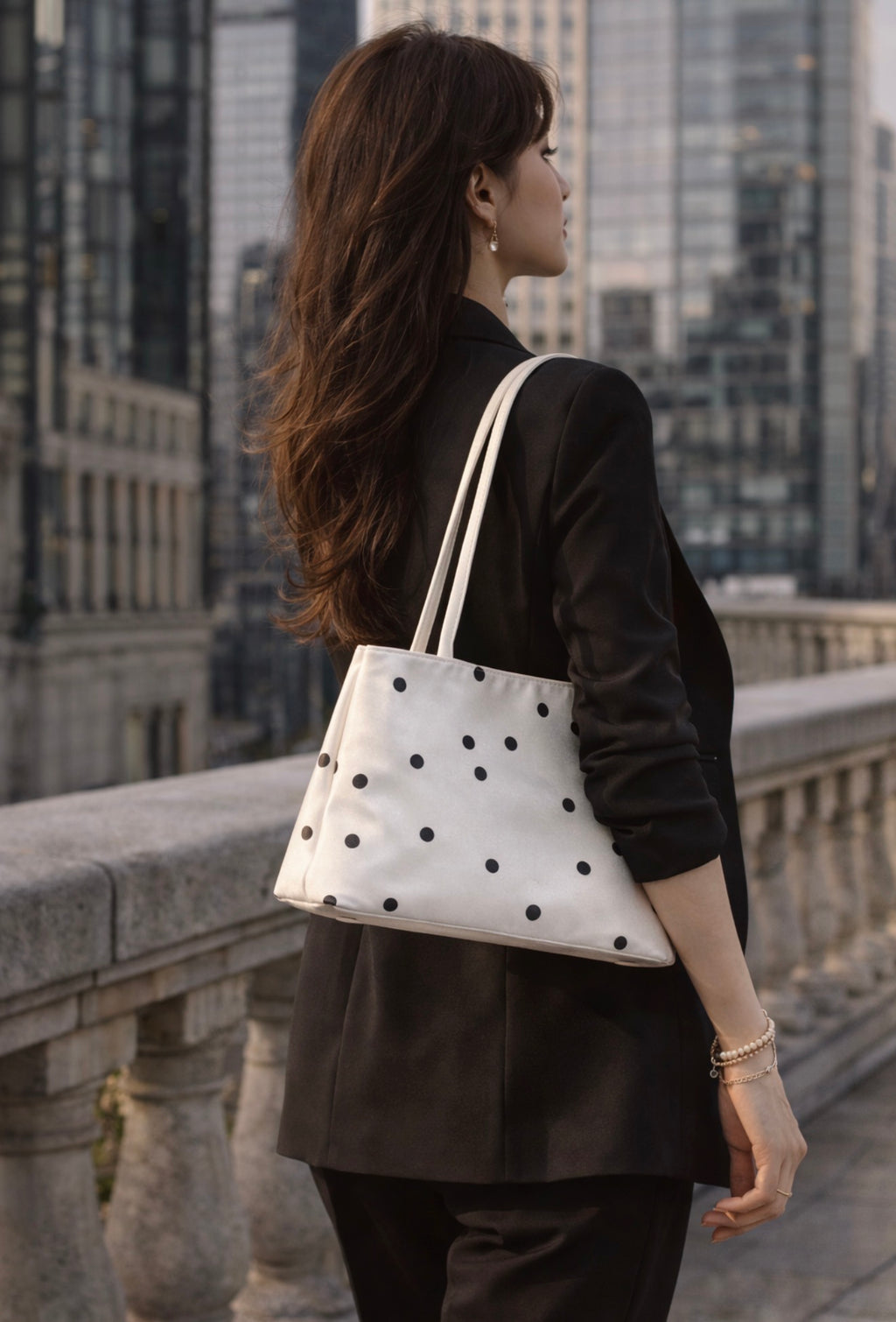 Lightweight Everyday Essential Shoulder Tote